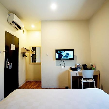 Hotel 88 Mangga Besar Raya 120 Jakarta By Wh Exterior photo