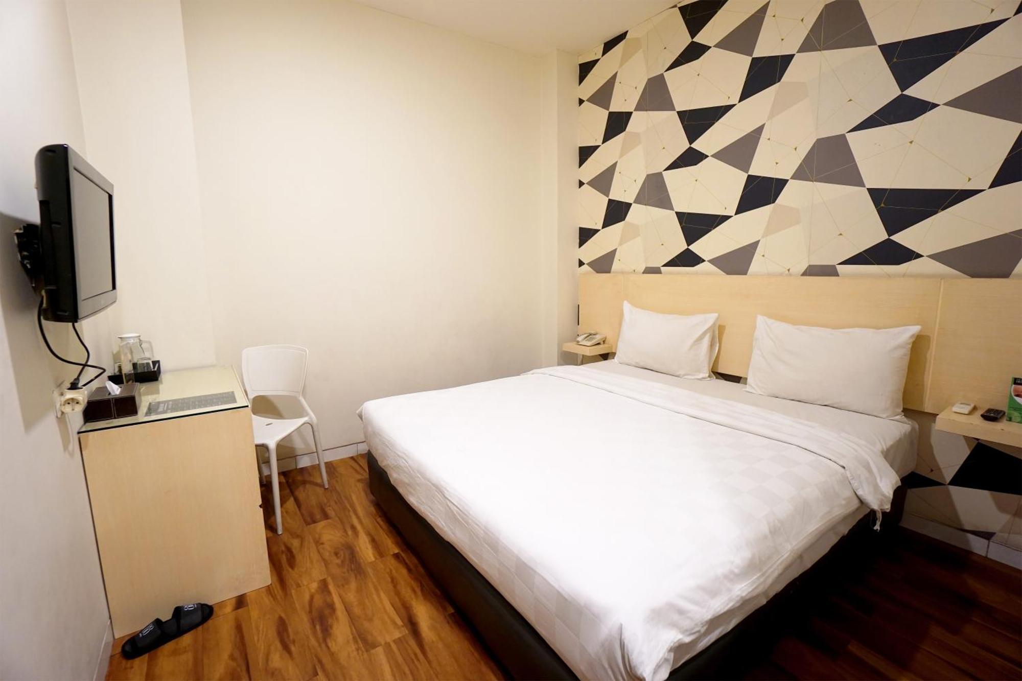 Hotel 88 Mangga Besar Raya 120 Jakarta By Wh Exterior photo