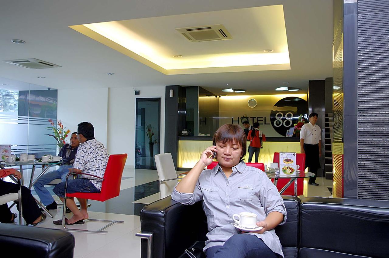 Hotel 88 Mangga Besar Raya 120 Jakarta By Wh Exterior photo