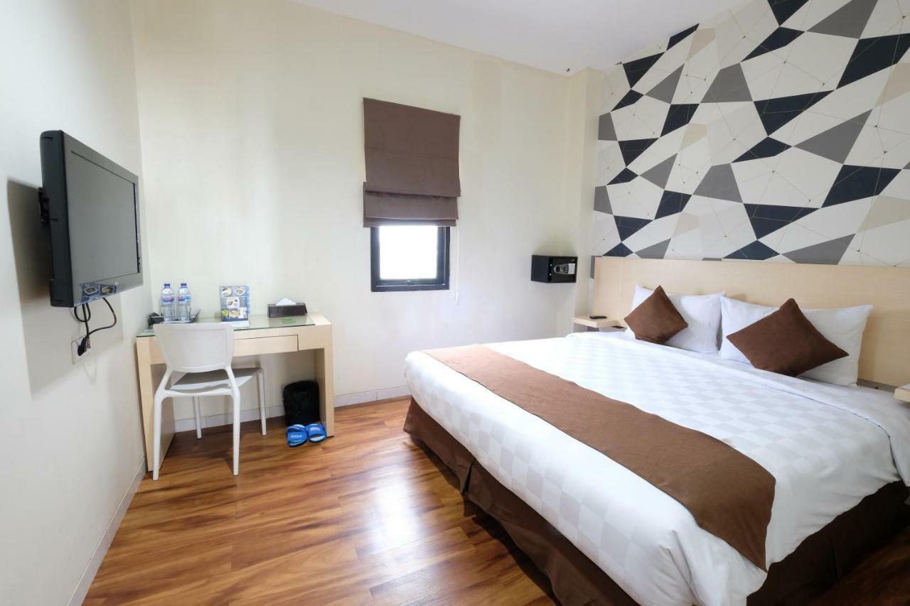 Hotel 88 Mangga Besar Raya 120 Jakarta By Wh Exterior photo