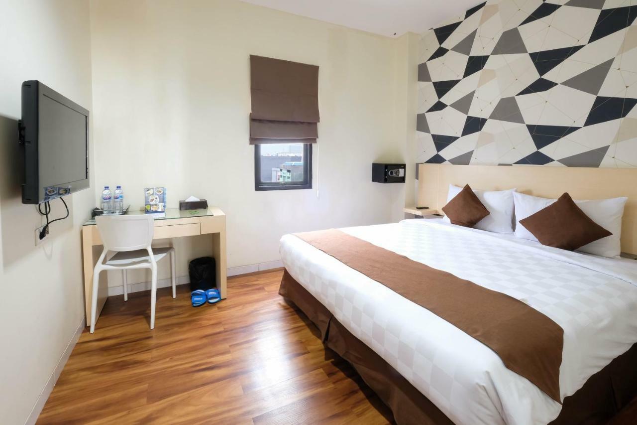 Hotel 88 Mangga Besar Raya 120 Jakarta By Wh Exterior photo