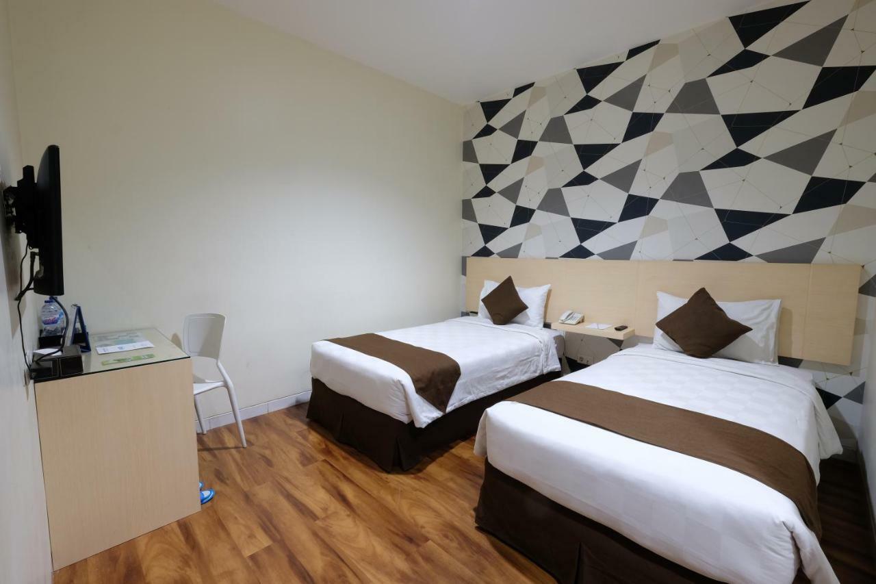 Hotel 88 Mangga Besar Raya 120 Jakarta By Wh Exterior photo