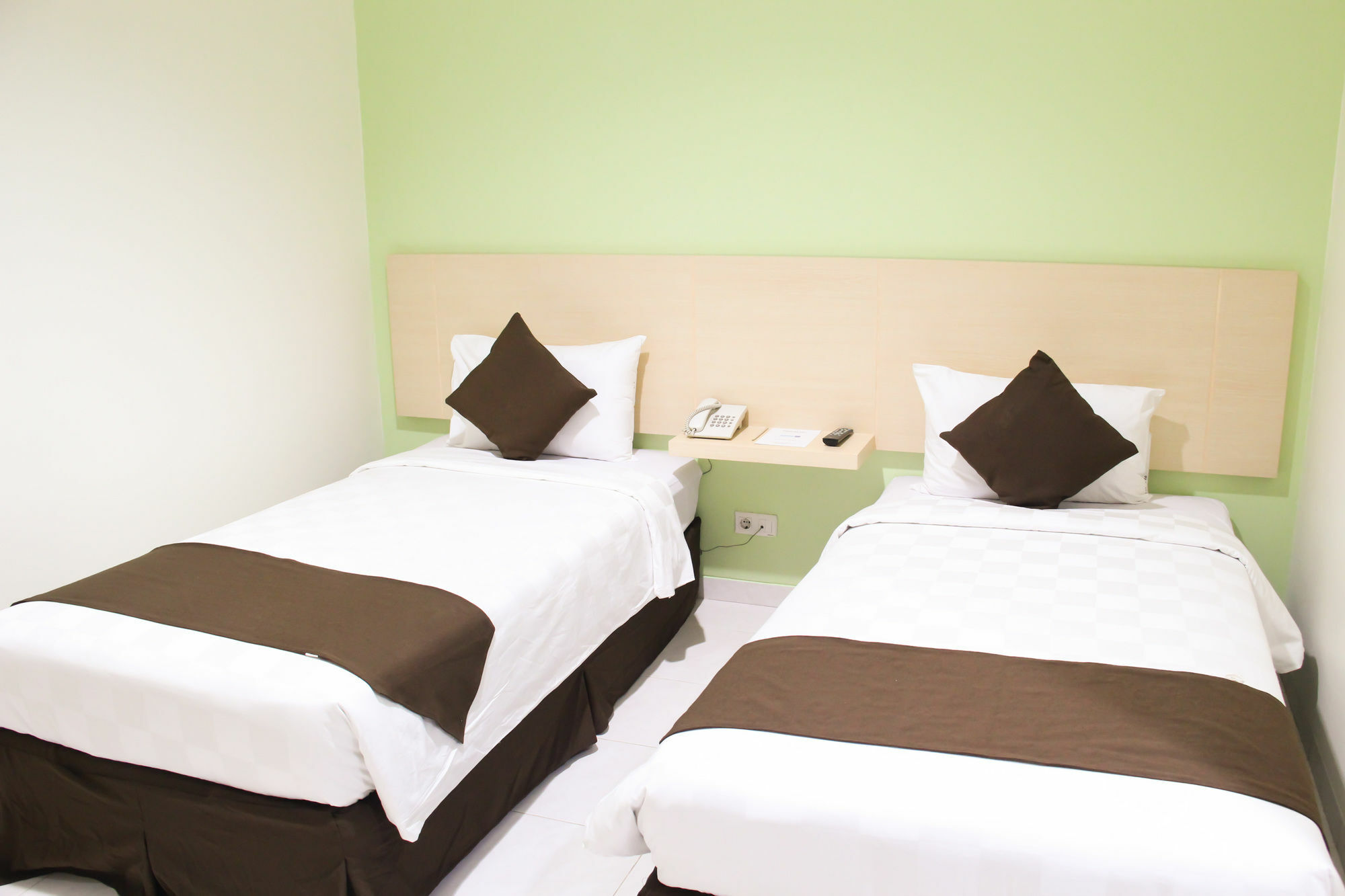 Hotel 88 Mangga Besar Raya 120 Jakarta By Wh Exterior photo